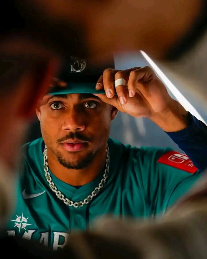 $210 Million Can’t Buy Balance: Insider Warns Mariners’ Star Julio Rodríguez as Pressure Mounts Despite Record-Breaking Deal…